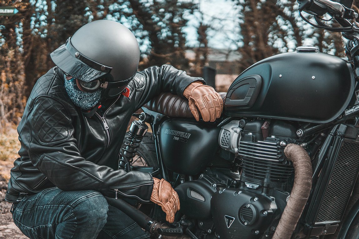 GOLDTOP - The '76 Cafe Racer - Black (CE armoured)